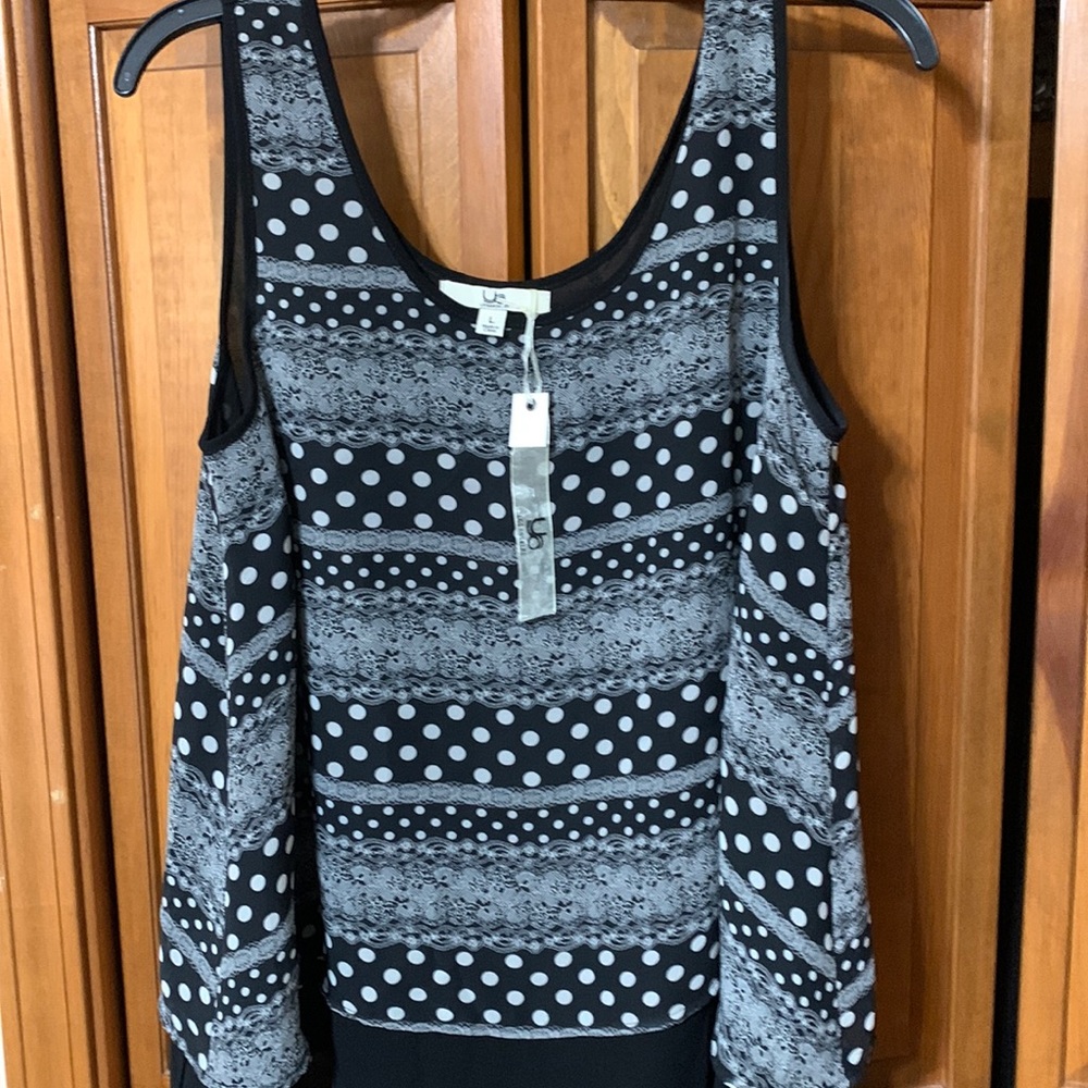 NWT polyester layers tank top. Never worn. Black & gray size L